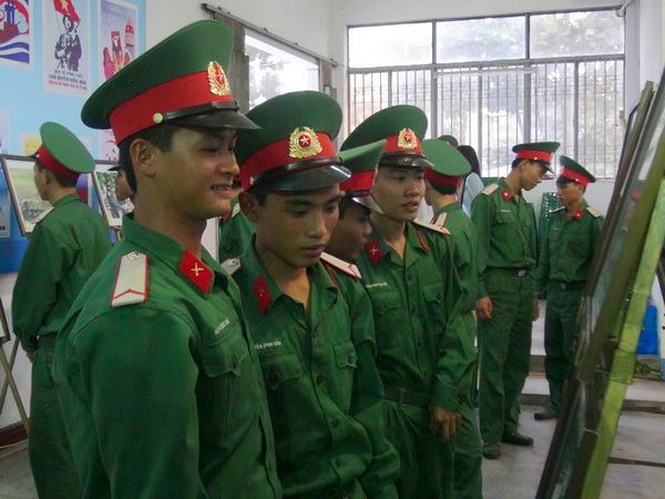 Doi ngu tri thuc quan doi voi su nghiep xay dung va bao ve To quoc trong tinh hinh moi