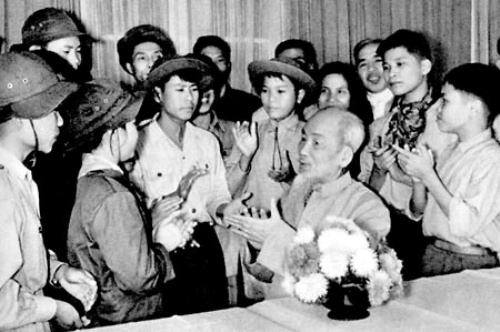 Tham nhuan tu tuong cua Chu tich Ho Chi Minh ve giao duc boi duong thanh nien