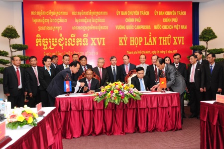 Tiep tuc doi moi hinh thuc va thuc hien tot hon nua cong tac Den on dap nghia trong Quan doi 2