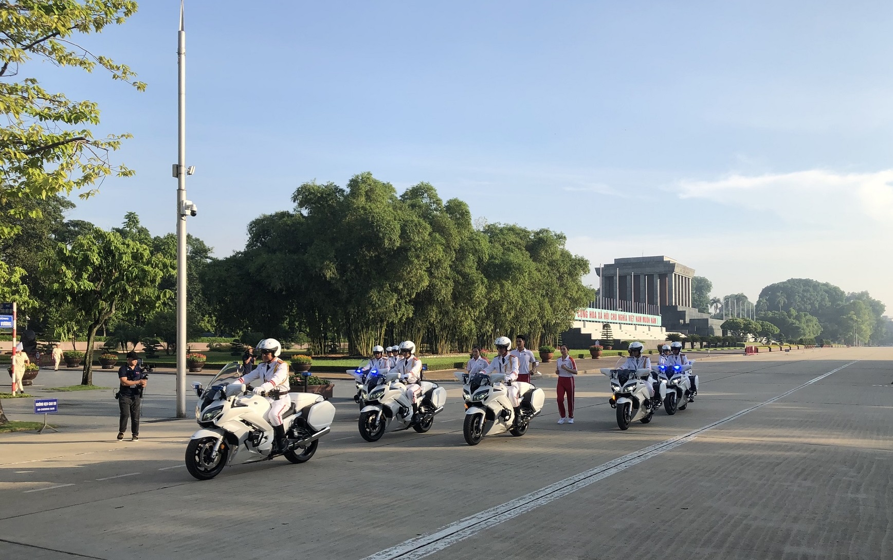 375 rước đuốc 4