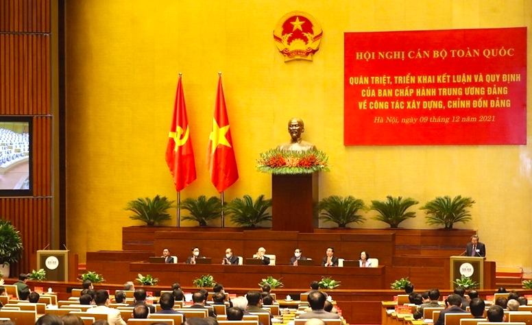 Tong bi thu du va chu tri hoi nghi