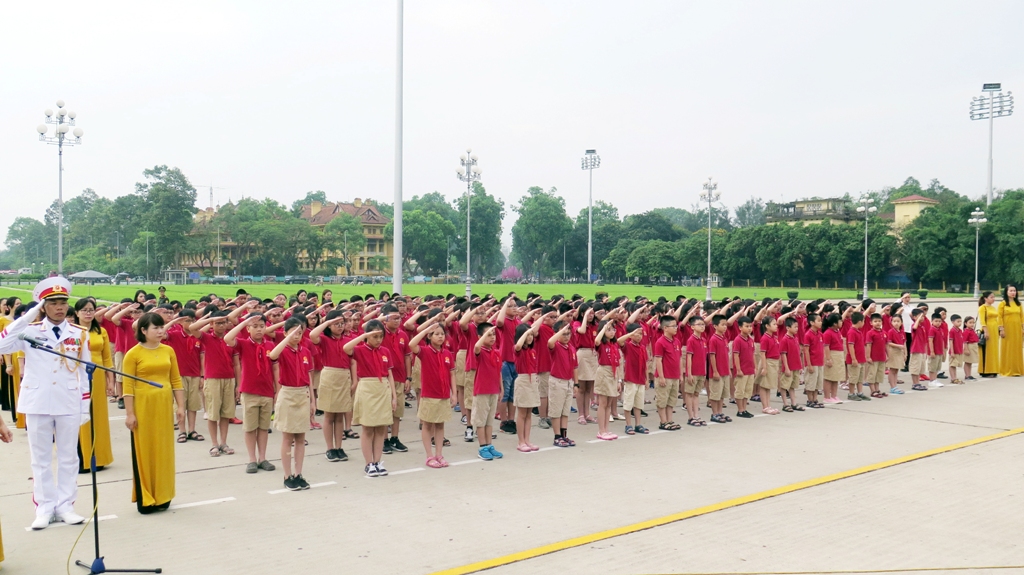 thay va tro truong tieu hoc ly thai to