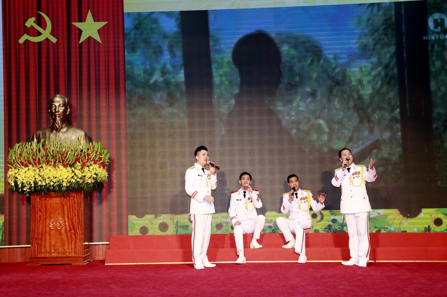 gap mat bao chi van nghe 2