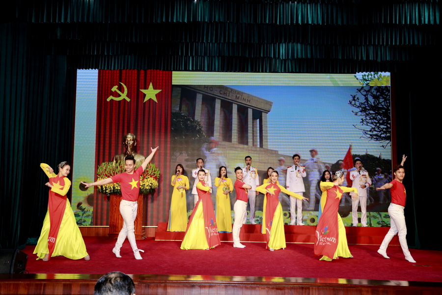 gap mat bao chi van nghe 3