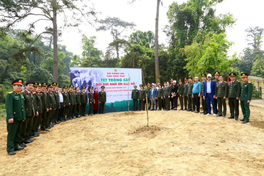 cuc dao tao bo cong an trong cay 5