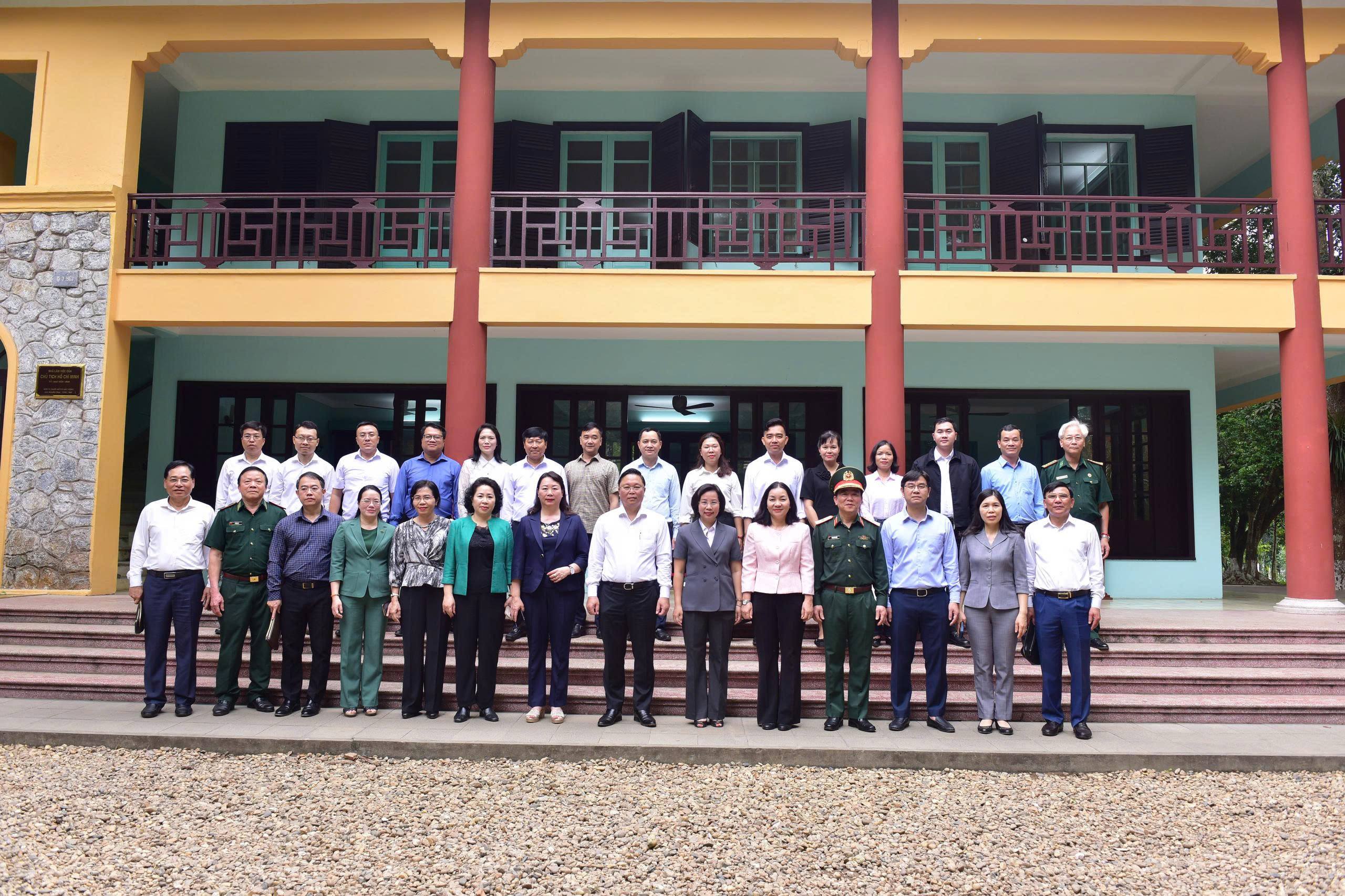 z7652897202846 8d04b0568b712dd5e67f996fd396f962