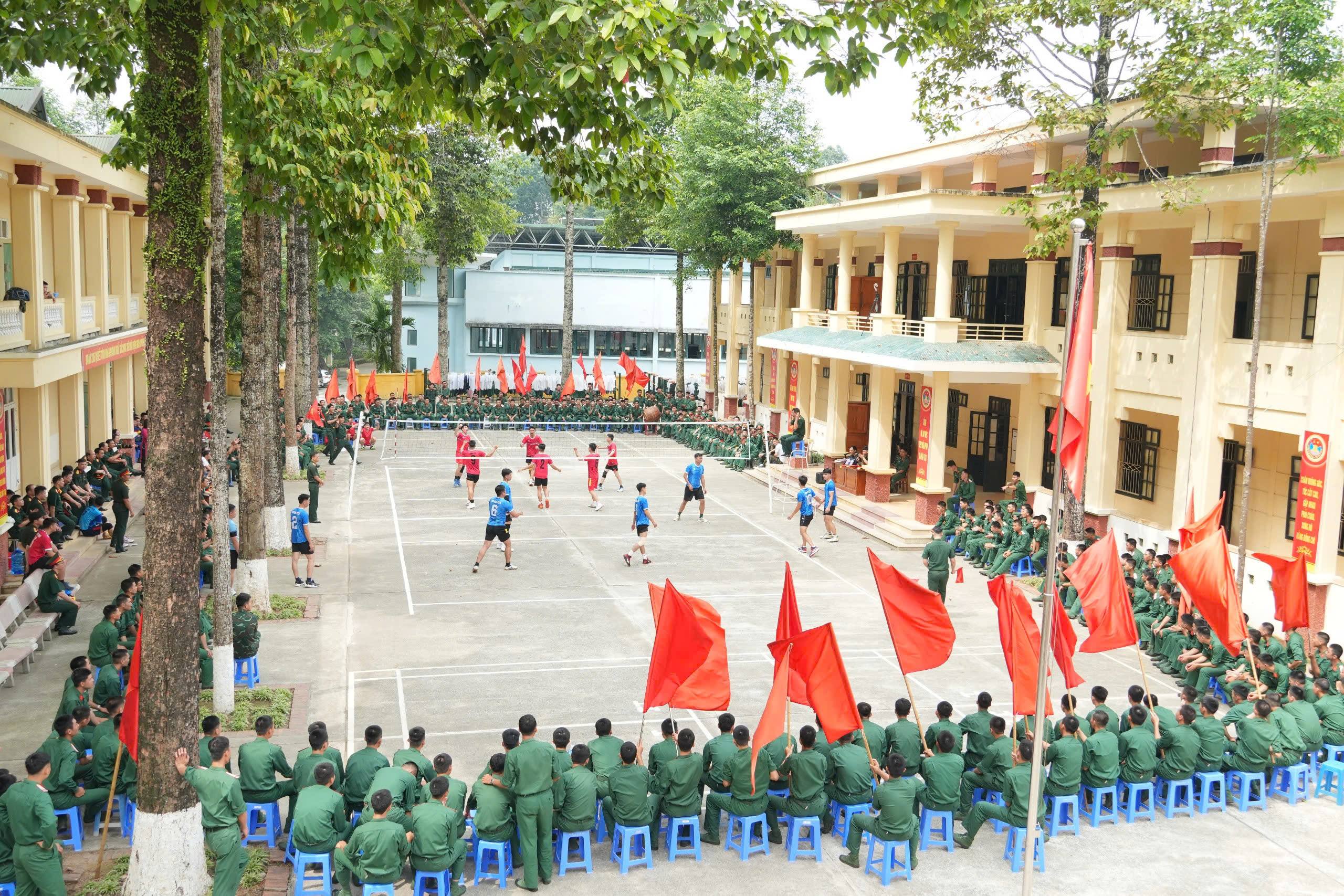 Thi đấu bóng chuyền