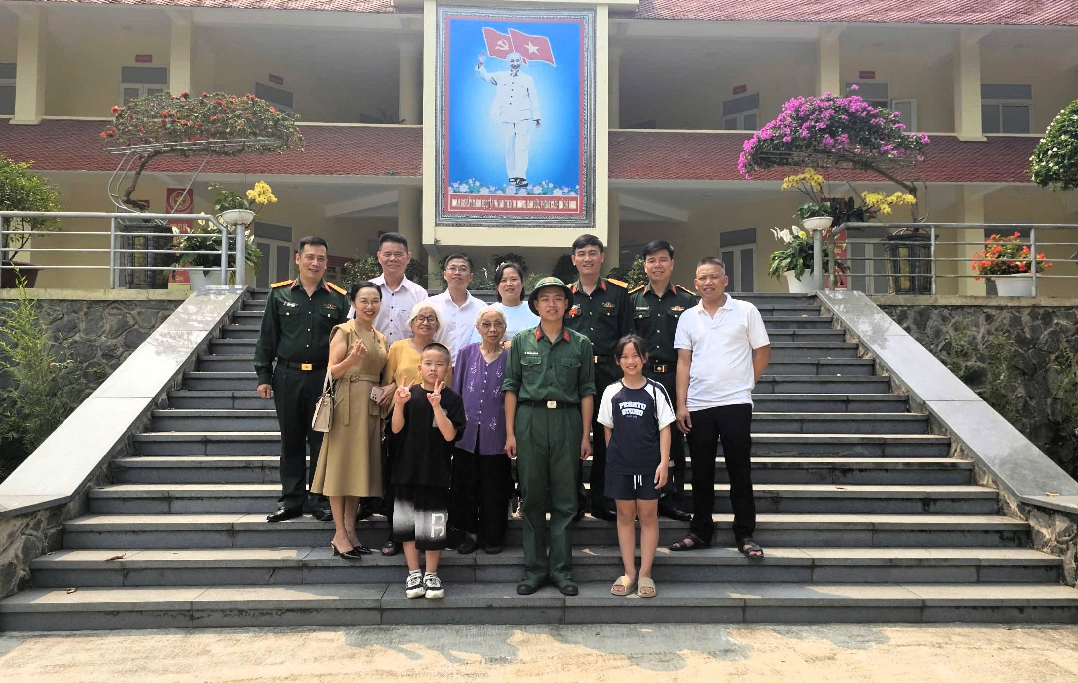 Đón tiếp gia đình chiến sĩ mới 1