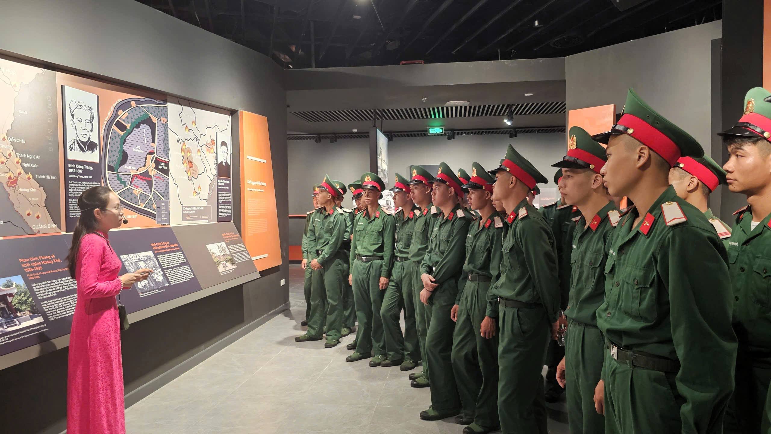 7. Tham quan Bảo tàng LSQS 1