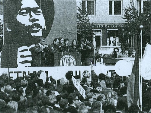 6 nguoi thanh nien chi le viet ca khuc ve bac