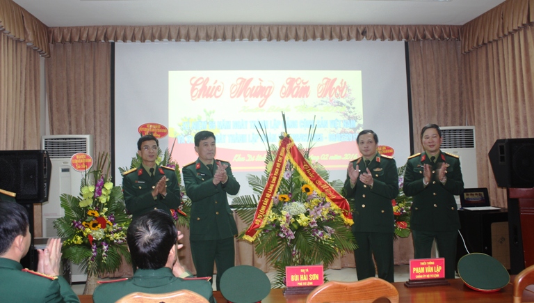 Chinh uy chuc tet 285 anh 1