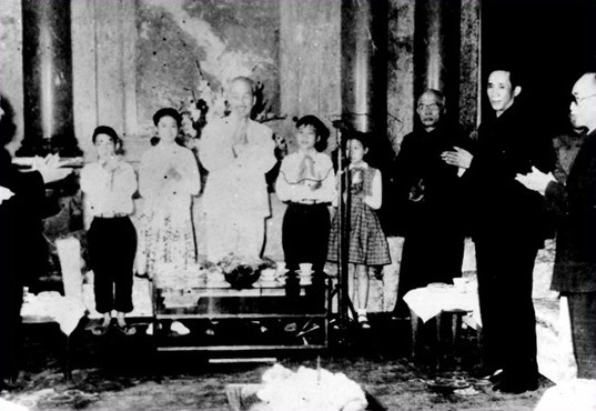 4 dam da ban sac Viet qua tho chuc tet BH anh