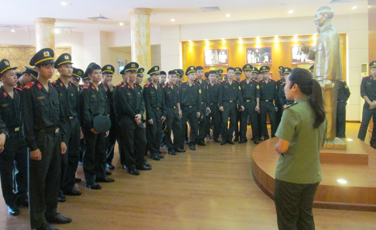 375 tham quan hoc tap2018 bao tang csnd 1