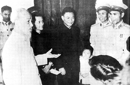 tu tuong Ho Chi Minh ve ren luyen ban linh chinh tri cho can bo chien sy Cong an nhan dan