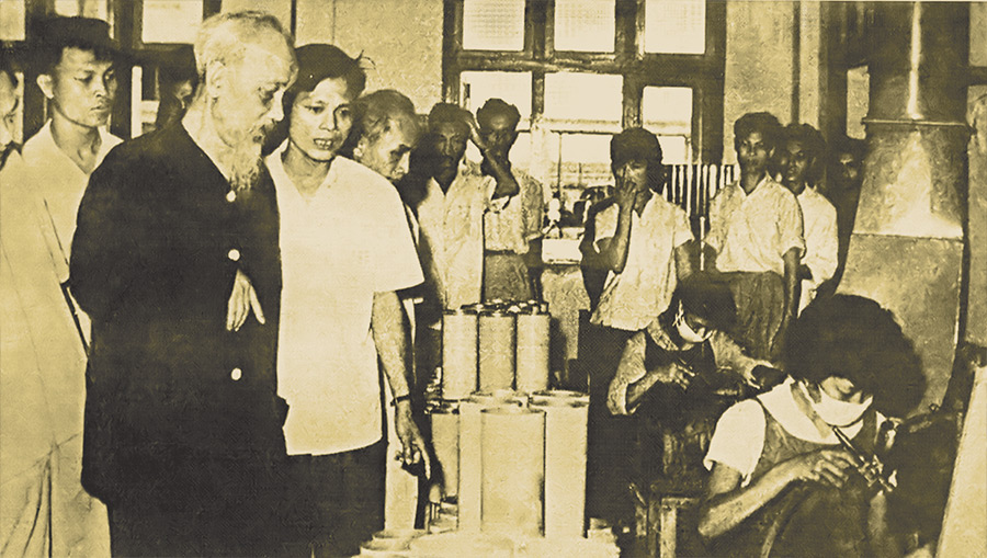 Bac Ho tham phan xuong phich nuoc Rang Dong