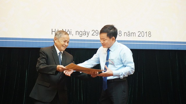 gap lai nguoi duoc bac ho deo khan 3