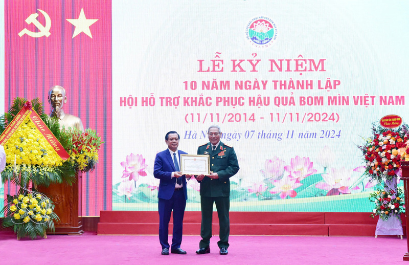 7 11 ho tro khac phuc bom min 9