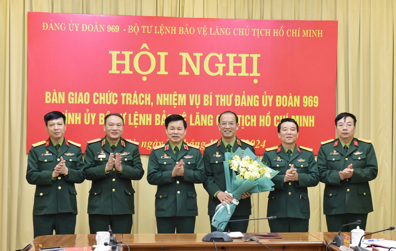 ban giao chinh uy btl lang 5