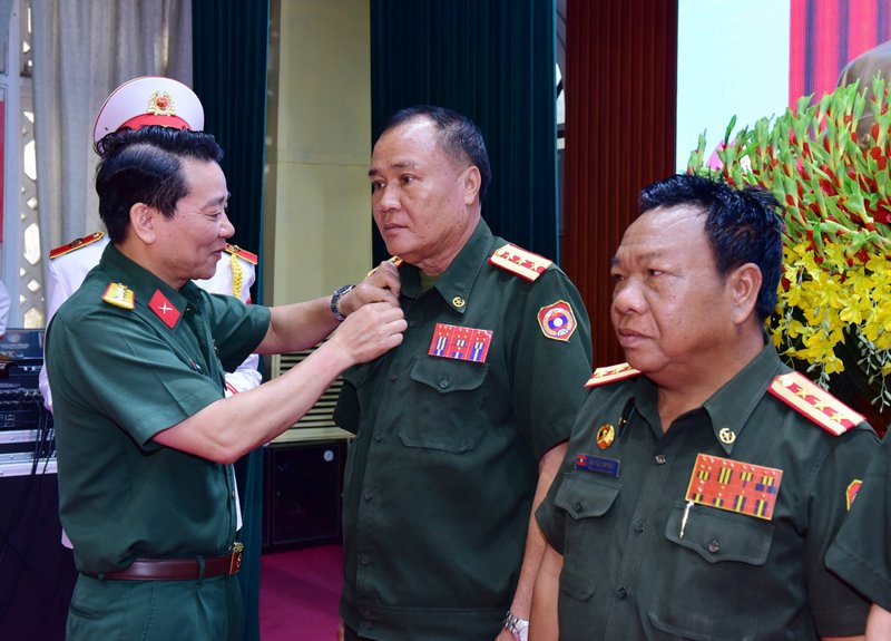 can bo lop tap huan cua lao 2024 3