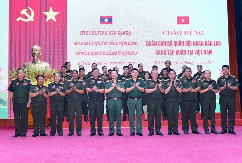 can bo lop tap huan cua lao 2024 4