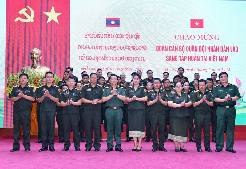 can bo lop tap huan cua lao 2024 6