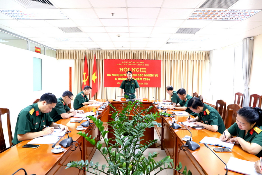 dang uy phong chinh tri 6 thang cuoi nam 1