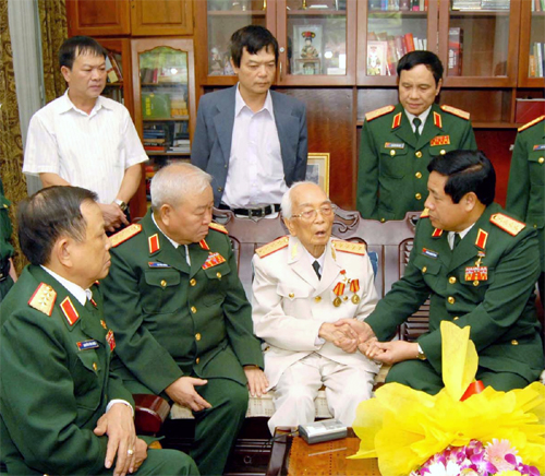 Dai tuong Vo Nguyen Giap - nha su hoc lam nen lich su