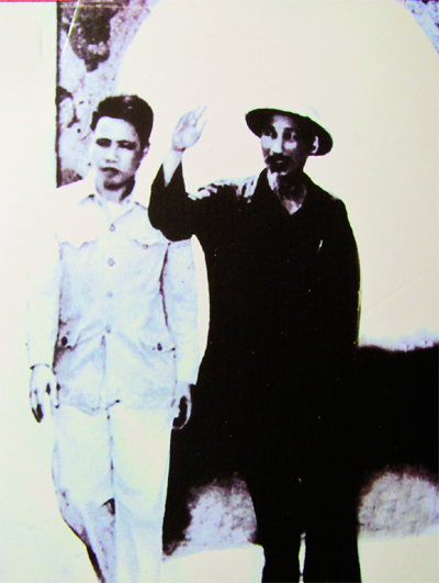 11-Bac Ho tham cho Dong Xuan 1