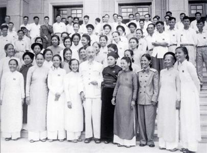 bác hồ với đại biểu nữ tại đại hội đại biểu toàn quốc lần thứ III  9-1960