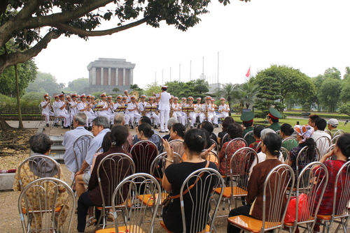 bieu-dien-vn-30.4-bqllang.gov.vn