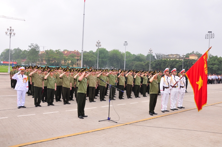Bộ tư lệnh cảnh vệ báo công1