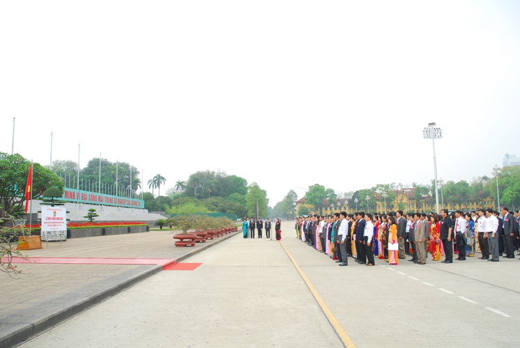 Lễ báo công dâng Bác1