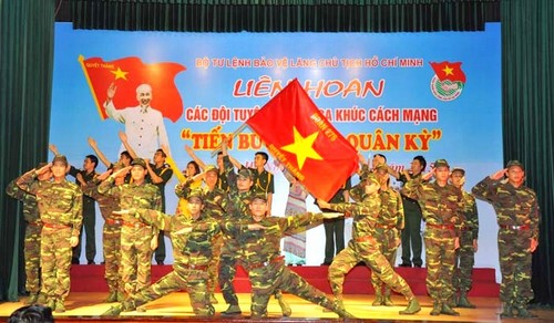 lien-hoan-cac-ca-khuc-cach-mang-bqllang-gov-vn-5