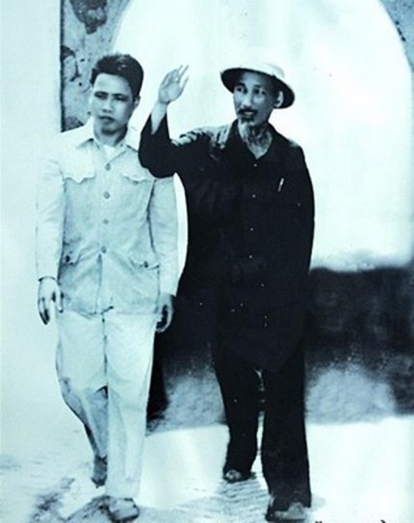 Nh ng ngay thßng   bOn Bßc H   phan 6 anh 1