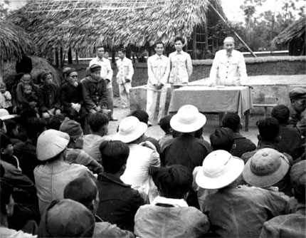 Ho Chi Minh voi viec khang dinh  nhung gia tri cot loi 2