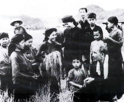 Ho Chi Minh voi viec khang dinh nhung gia tri cot loi