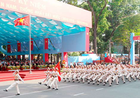 Sinh th i Ch  t ch H  Chf Minh lun chpm lo xGy d ng gißo d c va rFn luy n l c l² ng Cng an nhGn dGn tr² ng thanh l n m nh v  m i m t