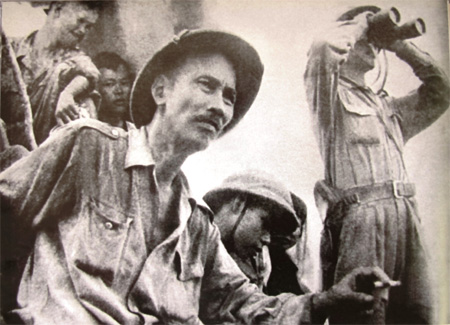 bac-ho-day-cach-tac-chien