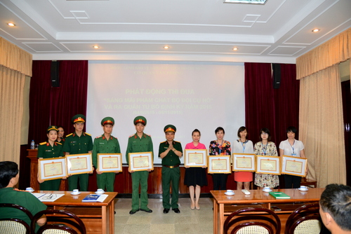 2015-van-phong-thi-dua-tu-bo-4