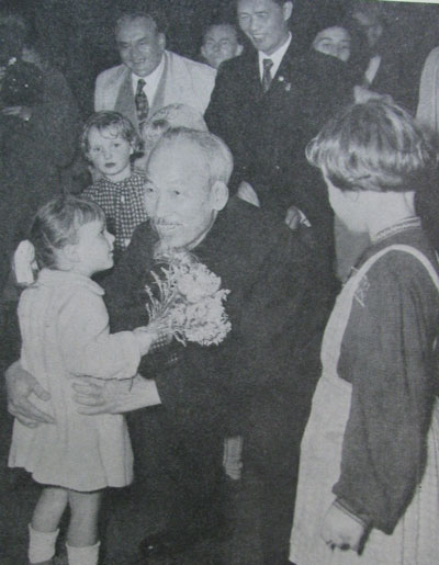 Ho Chi Minh va nhung cau chuyen ung xu ngoai giao