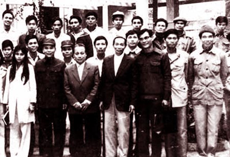 vi tuong cong an va ky niem ve la thu cua Bac Ho 2