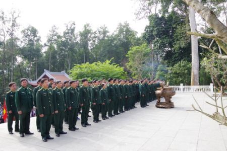 Đoàn cán bộ Bộ đội Biên Phòng tham quan, học tập tại Khu Di tích K9