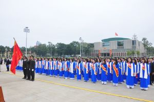 Tổng Công ty May 10 báo công dâng Bác