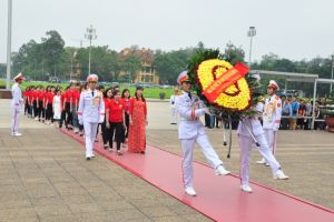 Lớp cán bộ Quản lý khóa 1 năm 2019, Tổng Công ty May 10 vào Lăng viếng Bác
