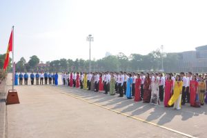 Công đoàn Xây dựng Việt Nam báo công dâng Bác