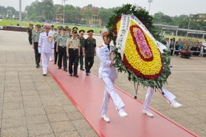 Đoàn Bộ trưởng Bộ Quốc phòng Trung Quốc dâng hoa  và vào Lăng viếng Chủ tịch Hồ Chí Minh
