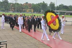Đoàn đại biểu cấp cao Quốc hội Vương quốc Campuchia dâng hoa, vào Lăng viếng Chủ tịch Hồ Chí Minh và tưởng niệm các Anh hùng liệt sỹ