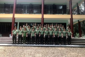 Đoàn đại biểu Phòng Xây dựng phong trào toàn dân  bảo vệ an ninh Tổ quốc, Công an thành phố Hà Nội báo công dâng Bác