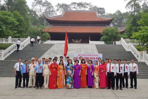 Đoàn đại biểu Đảng bộ Khối cơ quan tỉnh Yên Bái  báo công dâng Bác tại Khu Di tích K9