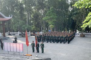 Đoàn đại biểu Trường Sĩ quan Lục quân 1 tổ chức Lễ báo công dâng Bác  tại Khu Di tích K9